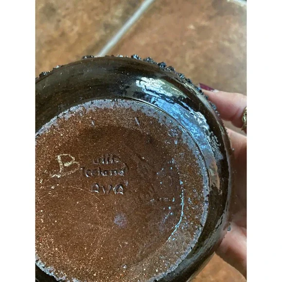 Vintage Volcanic Jewelry Box purchased in Hawaii - Picture 6 of 7